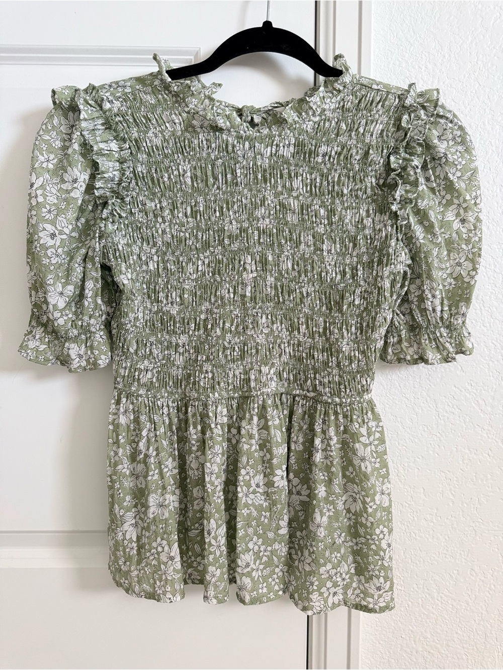 Blu Pepper Sage Green Floral Smocked Peplum Top, women’s small